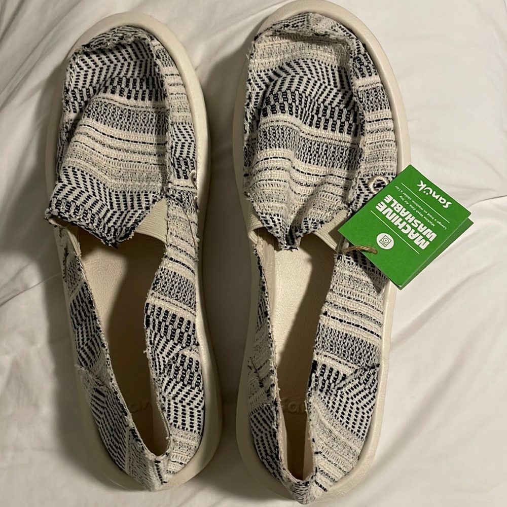 NWT Sanuk Donna Boho